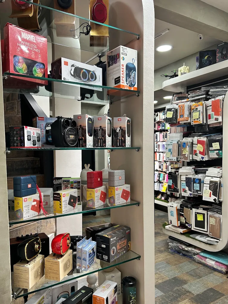 Phoneclub Εγνατία — Ήχος, gadgets και καθημερινές επιλογές